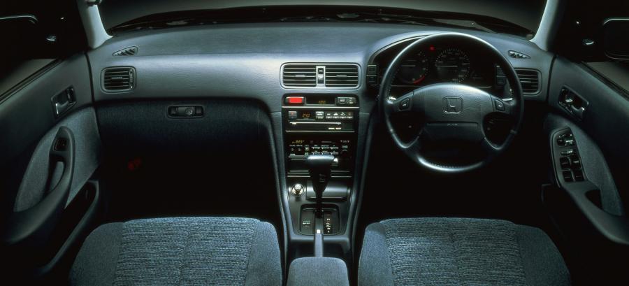 Торпедо Honda Ascot Innova 2.0 Si 1992 года  (фото 7 из 10)